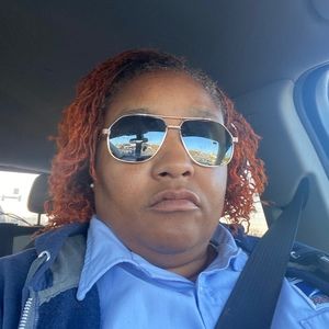 Meet your Posher, Dee